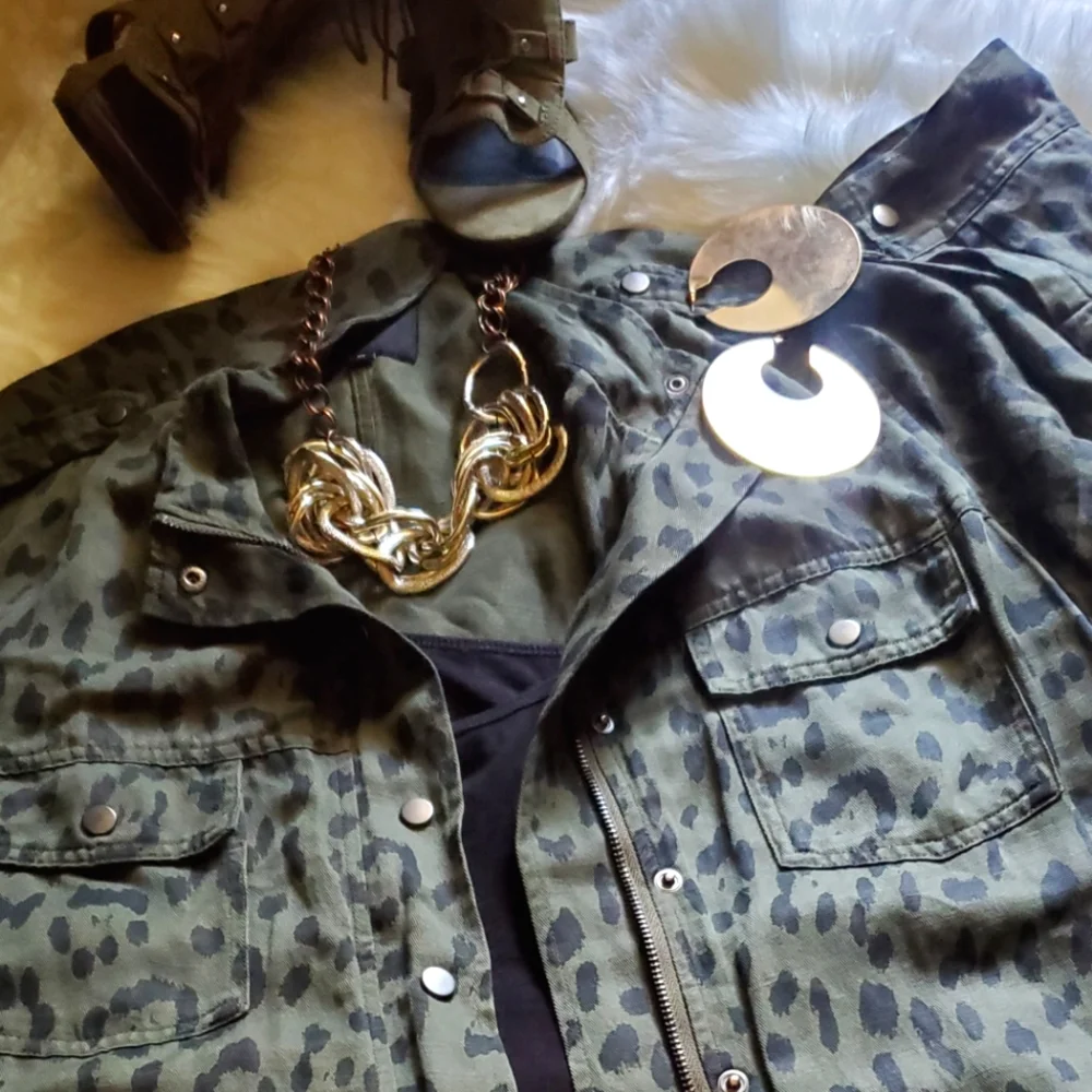 Cheetah 🐆 Utility Jacket - Picture 1 of 8